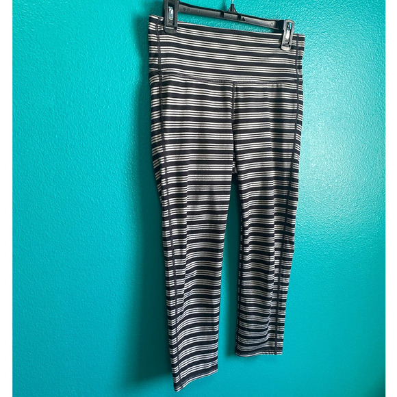 Athleta Gray & Black Stripe Capri Leggings Women's Medium - Picture 3 of 7